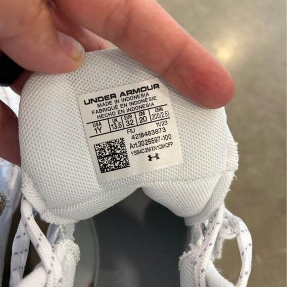 Brand new Under Armour baseball cleats. (Honeycomb). Size 1 youth. - Picture 7 of 9